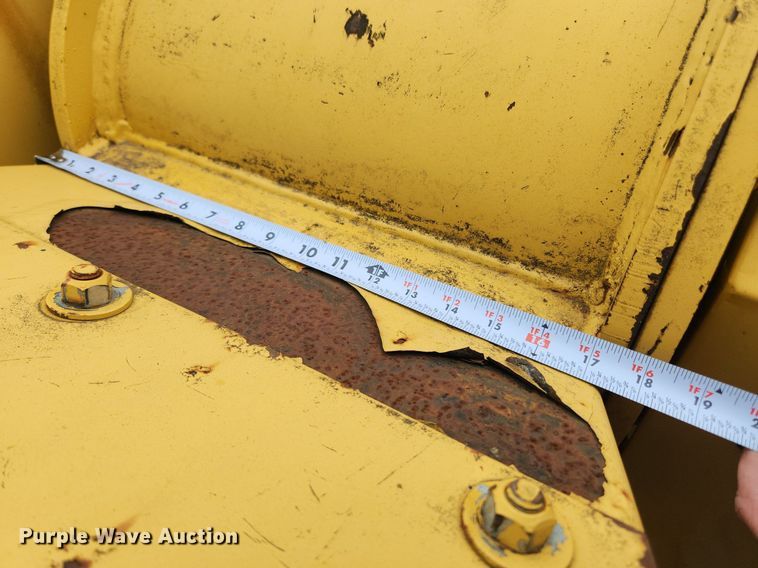 image for item LX9573 Vermeer 1600A  wood chipper