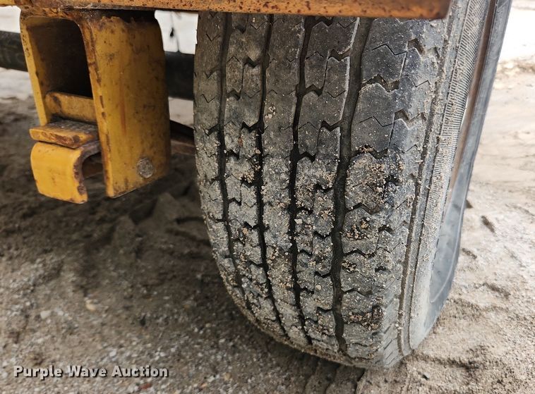 image for item LX9573 Vermeer 1600A  wood chipper