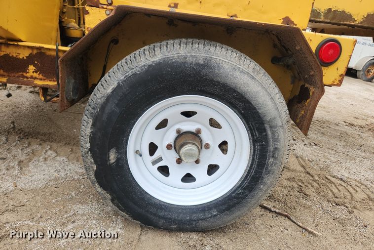 image for item LX9573 Vermeer 1600A  wood chipper