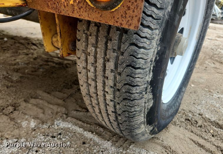 image for item LX9573 Vermeer 1600A  wood chipper