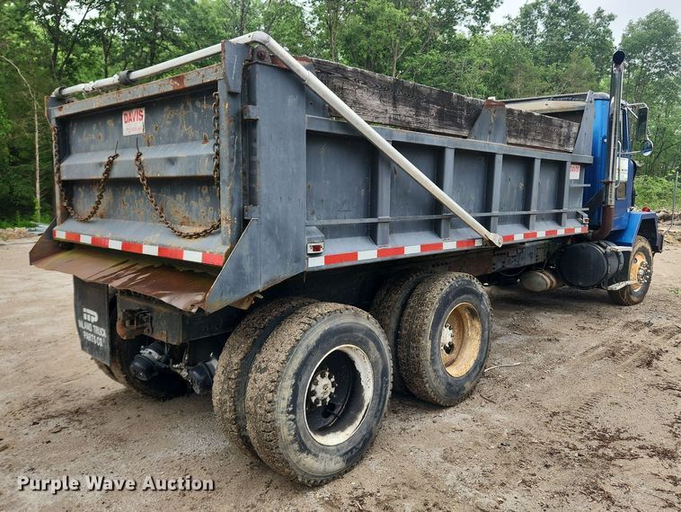 image for item LX9574 1994 White GMC Autocar  dump truck