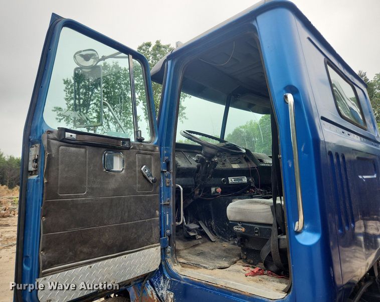 image for item LX9574 1994 White GMC Autocar  dump truck