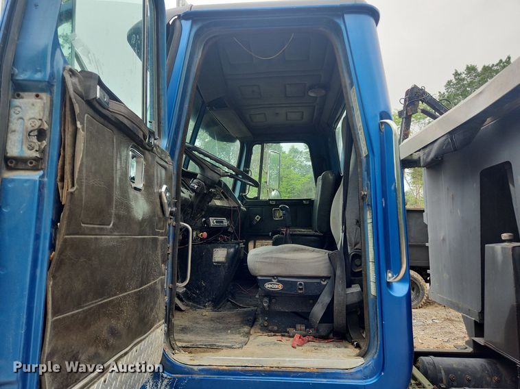 image for item LX9574 1994 White GMC Autocar  dump truck