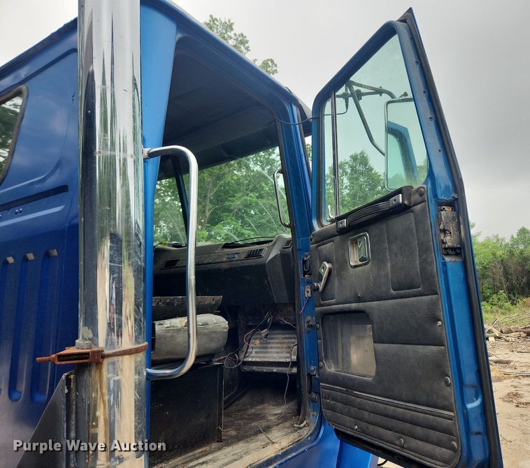 image for item LX9574 1994 White GMC Autocar  dump truck