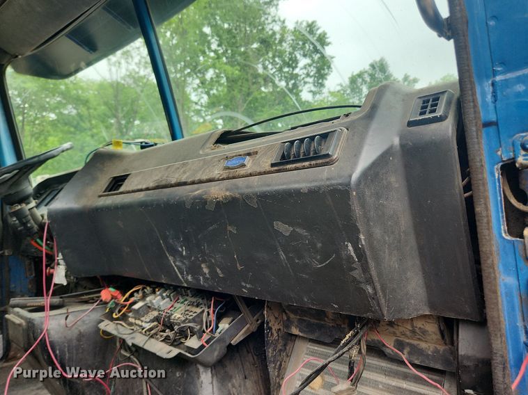 image for item LX9574 1994 White GMC Autocar  dump truck