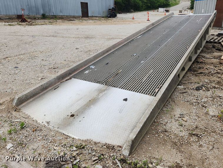 image for item LX9578 B+P Manufacturing  aluminum loading ramp