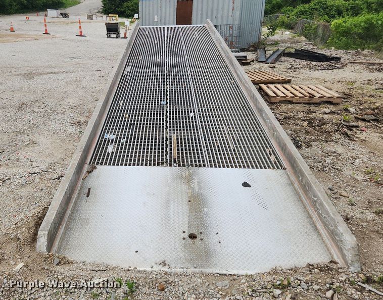 image for item LX9578 B+P Manufacturing  aluminum loading ramp