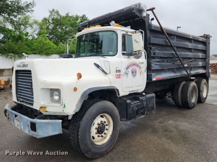 image for item LX9579 1999 Mack DM690S  dump truck