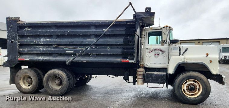 image for item LX9579 1999 Mack DM690S  dump truck