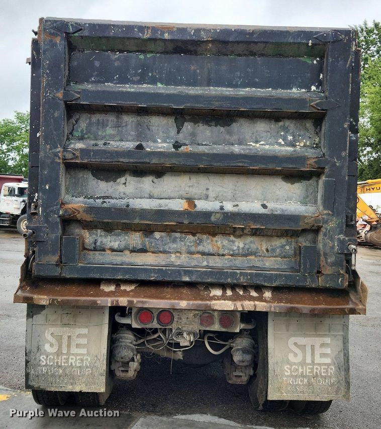 image for item LX9579 1999 Mack DM690S  dump truck