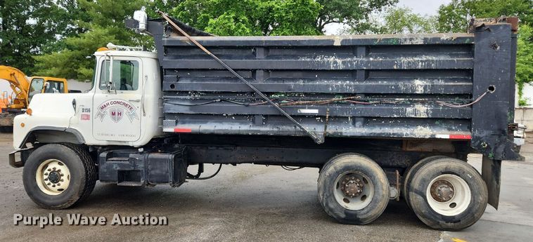 image for item LX9579 1999 Mack DM690S  dump truck