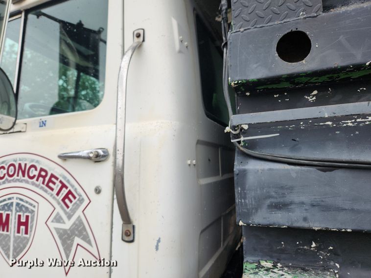 image for item LX9579 1999 Mack DM690S  dump truck