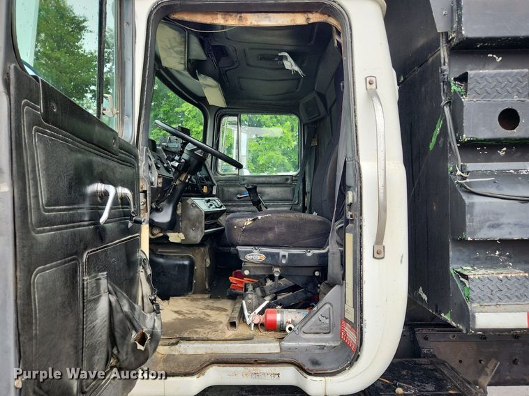 image for item LX9579 1999 Mack DM690S  dump truck