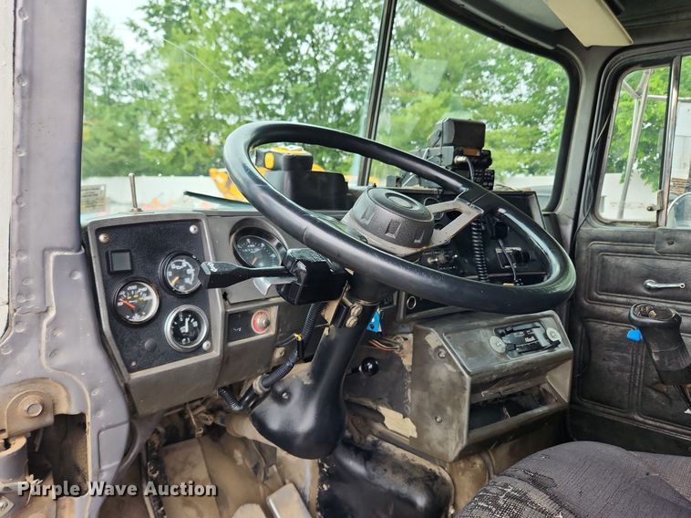 image for item LX9579 1999 Mack DM690S  dump truck