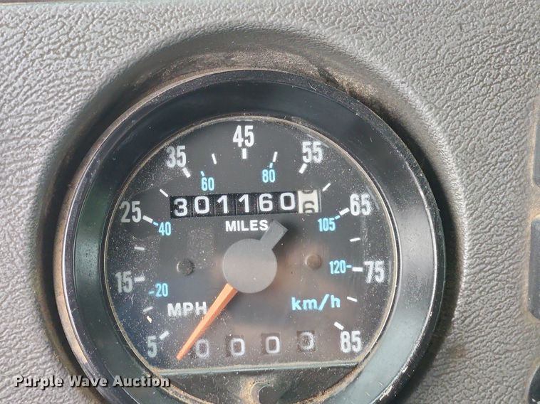 image for item LX9579 1999 Mack DM690S  dump truck