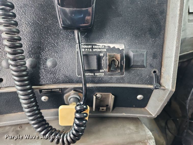 image for item LX9579 1999 Mack DM690S  dump truck