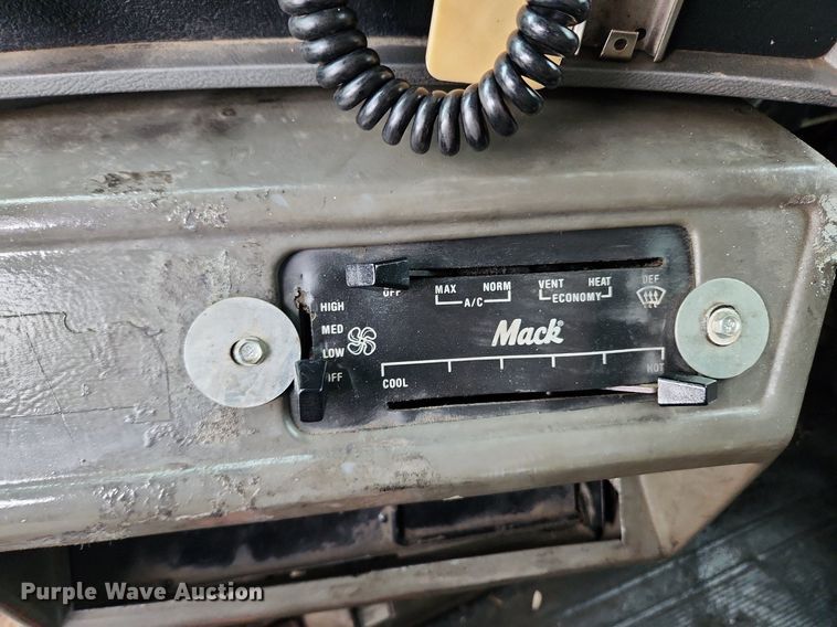 image for item LX9579 1999 Mack DM690S  dump truck