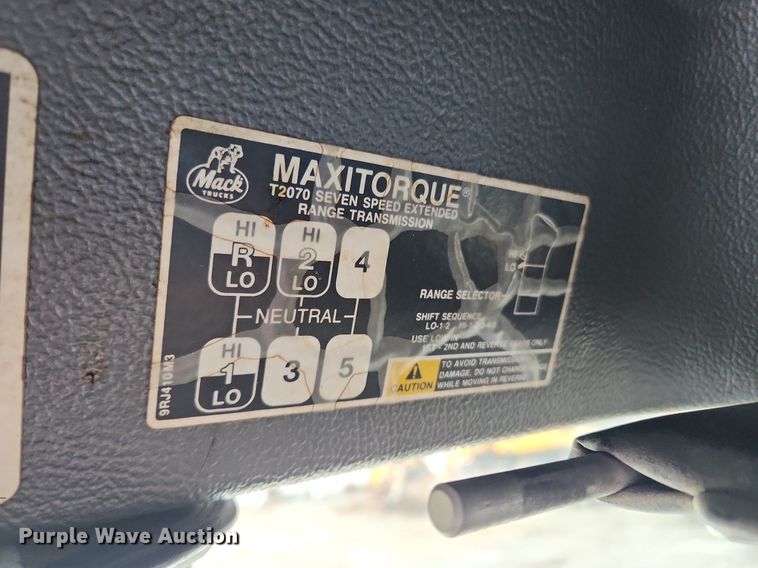 image for item LX9579 1999 Mack DM690S  dump truck