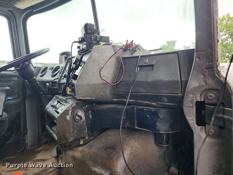 image for item LX9579 1999 Mack DM690S  dump truck