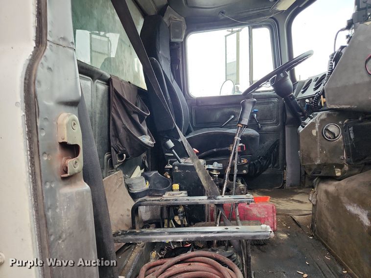 image for item LX9579 1999 Mack DM690S  dump truck