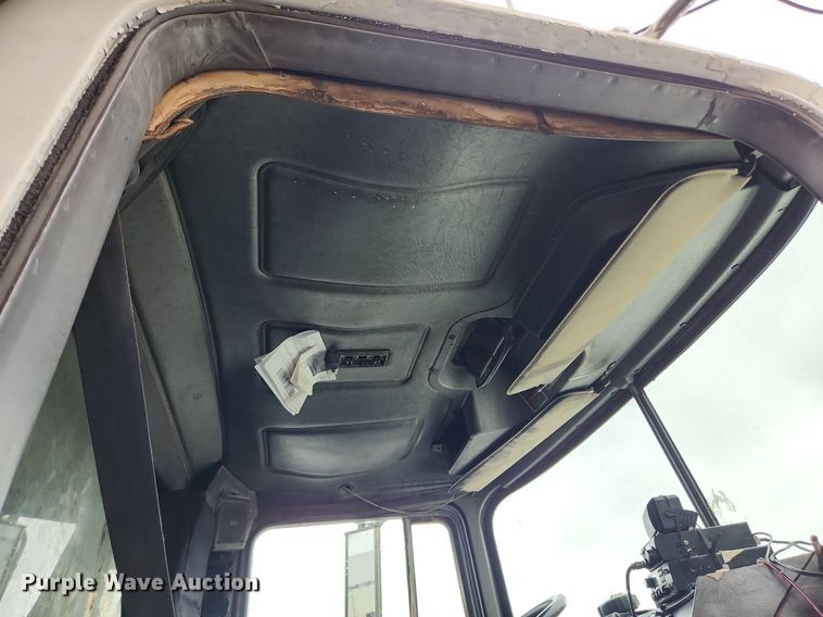 image for item LX9579 1999 Mack DM690S  dump truck