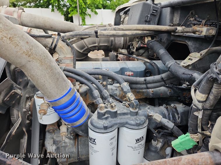 image for item LX9579 1999 Mack DM690S  dump truck