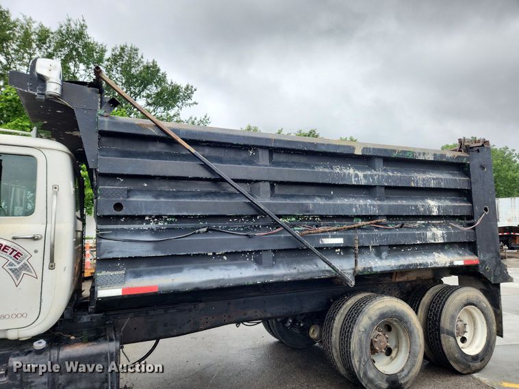 image for item LX9579 1999 Mack DM690S  dump truck