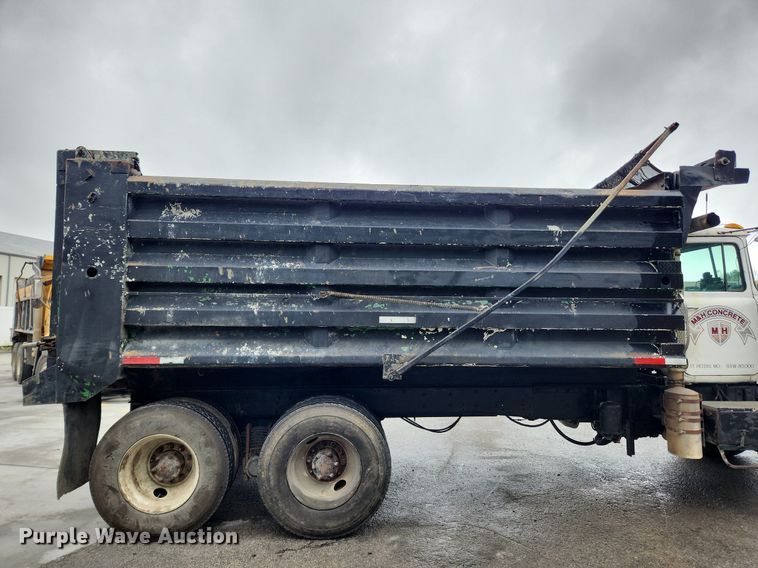 image for item LX9579 1999 Mack DM690S  dump truck