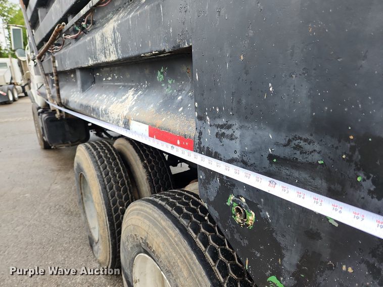 image for item LX9579 1999 Mack DM690S  dump truck