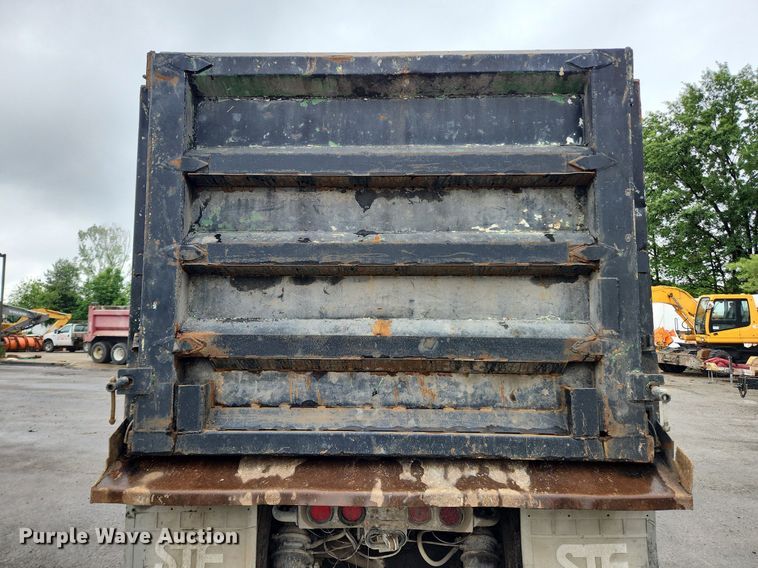 image for item LX9579 1999 Mack DM690S  dump truck