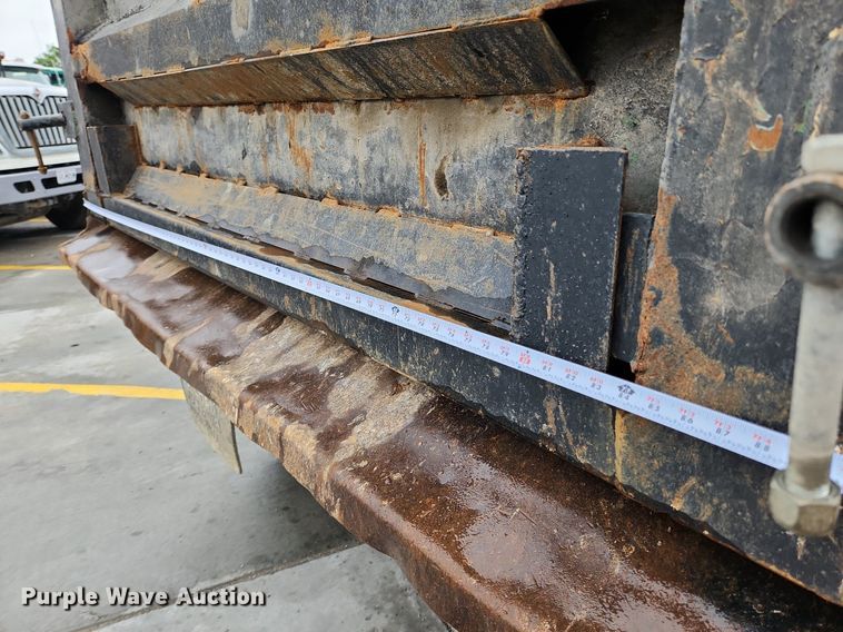 image for item LX9579 1999 Mack DM690S  dump truck