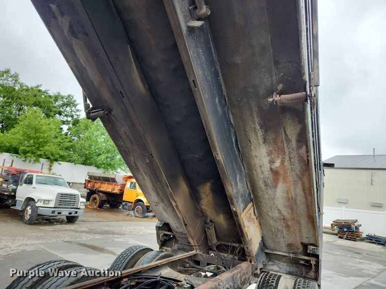 image for item LX9579 1999 Mack DM690S  dump truck