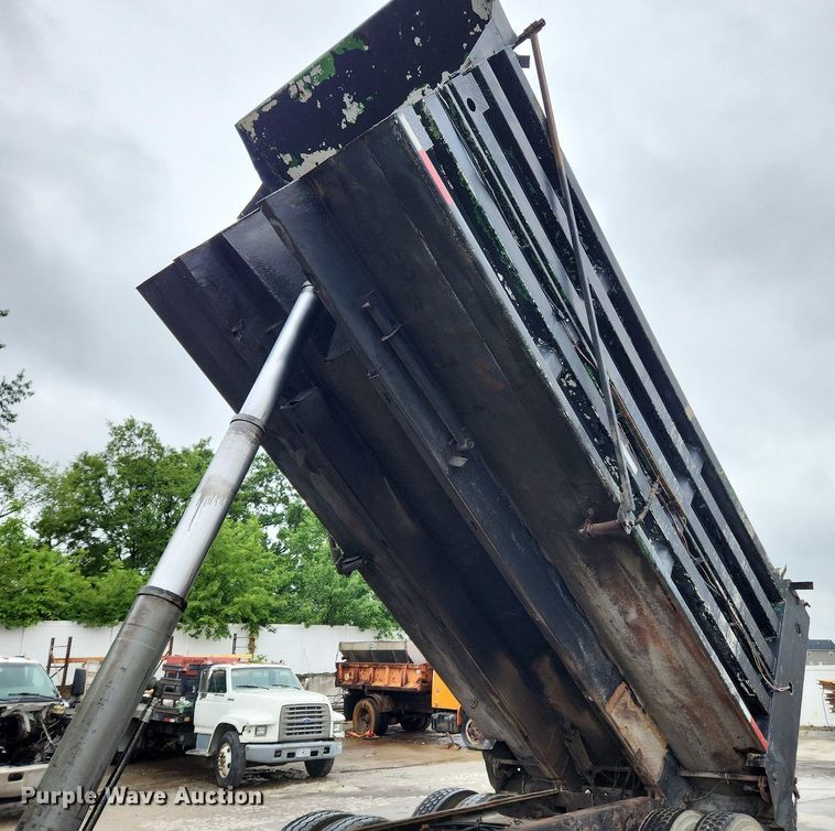 image for item LX9579 1999 Mack DM690S  dump truck