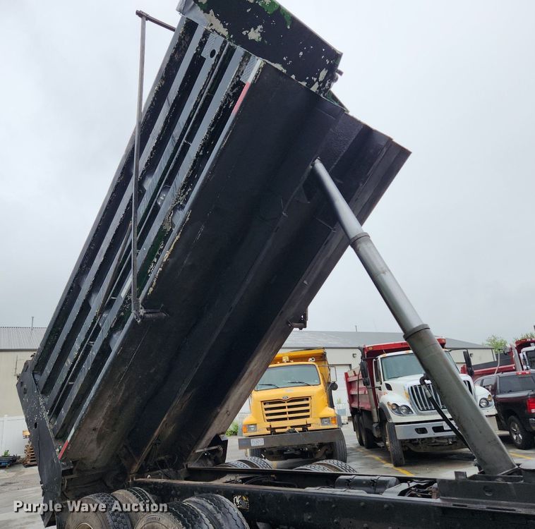 image for item LX9579 1999 Mack DM690S  dump truck