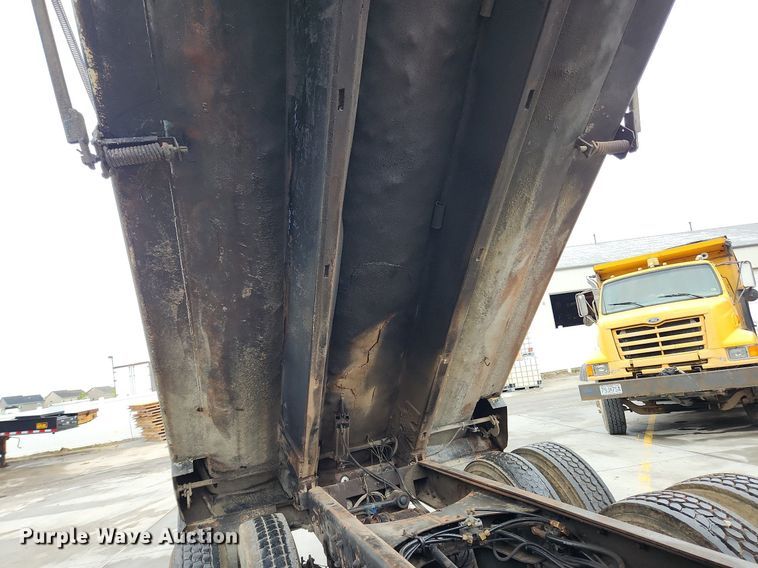 image for item LX9579 1999 Mack DM690S  dump truck