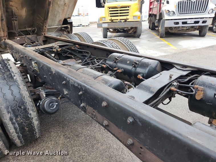 image for item LX9579 1999 Mack DM690S  dump truck