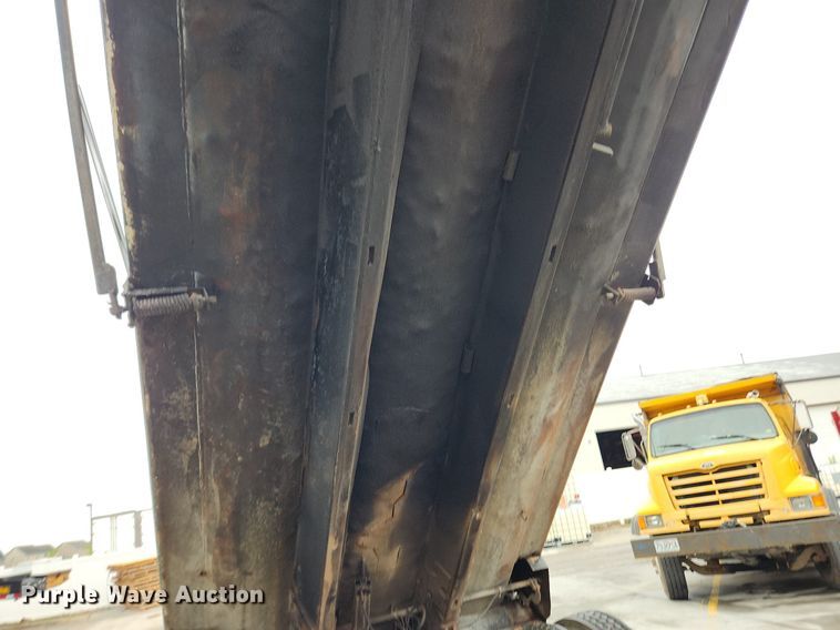 image for item LX9579 1999 Mack DM690S  dump truck