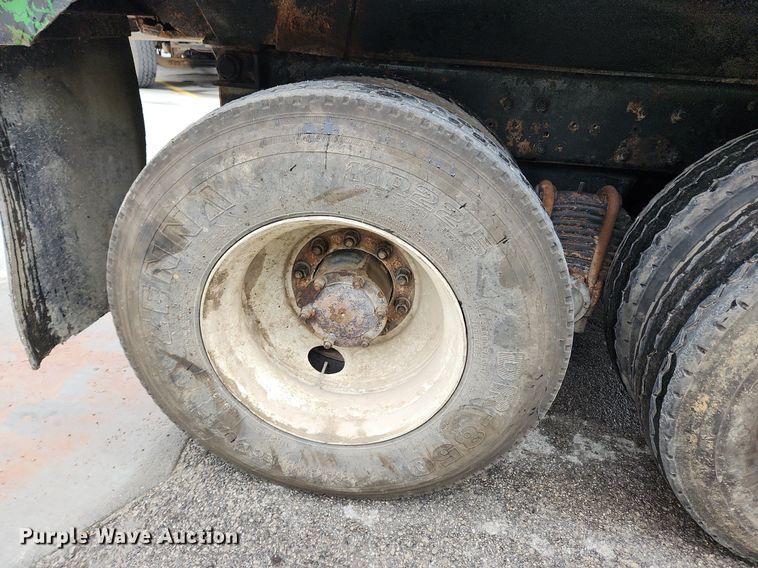 image for item LX9579 1999 Mack DM690S  dump truck