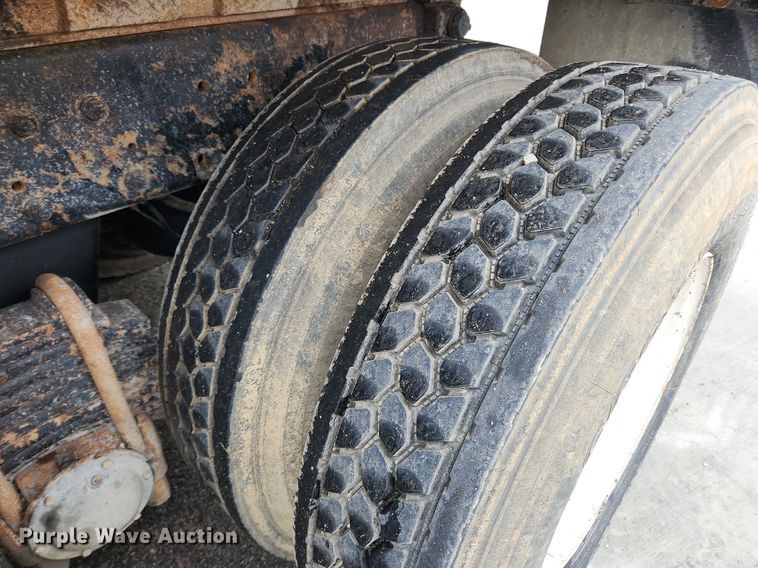 image for item LX9579 1999 Mack DM690S  dump truck