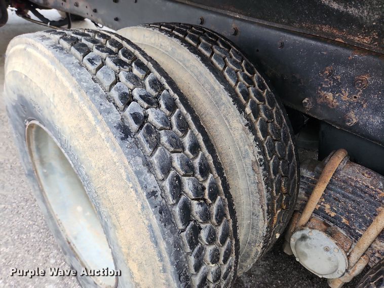 image for item LX9579 1999 Mack DM690S  dump truck