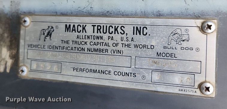 image for item LX9579 1999 Mack DM690S  dump truck