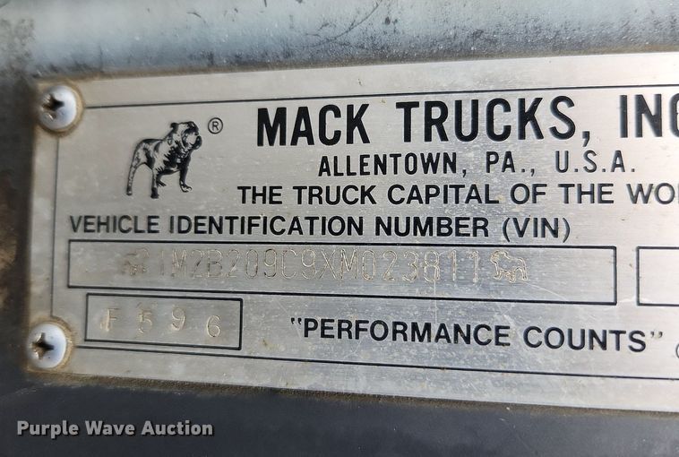 image for item LX9579 1999 Mack DM690S  dump truck