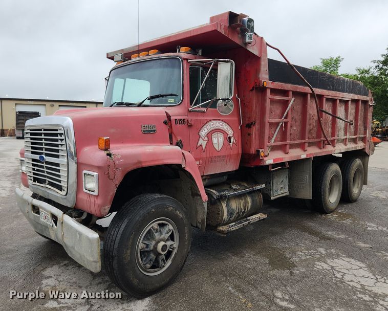 image for item LX9580 1995 Ford LNT8000  dump truck