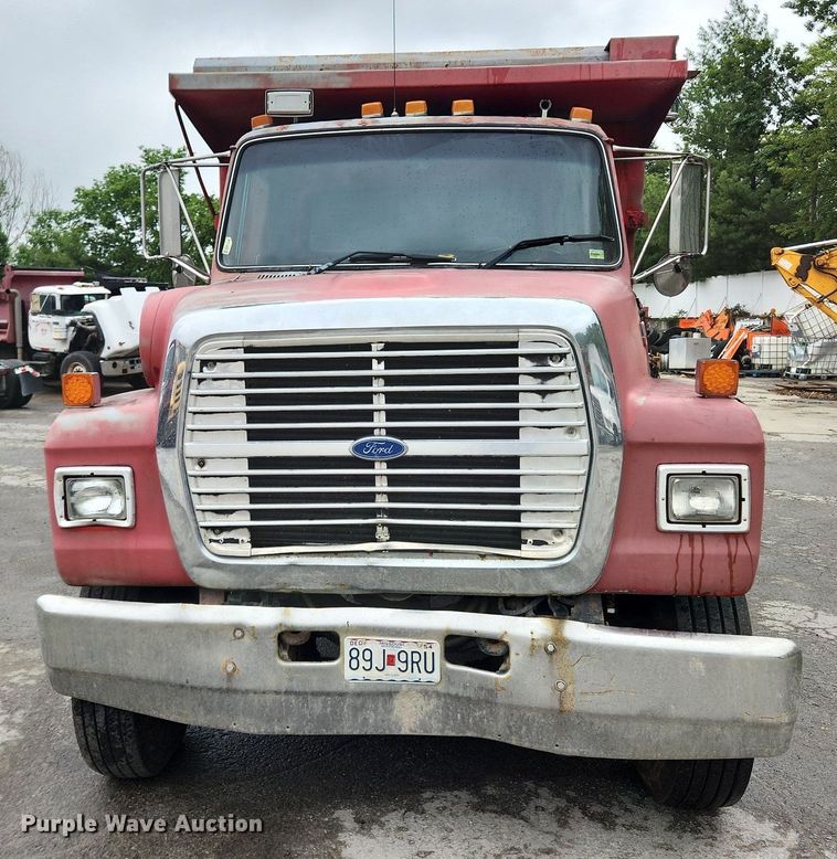 image for item LX9580 1995 Ford LNT8000  dump truck