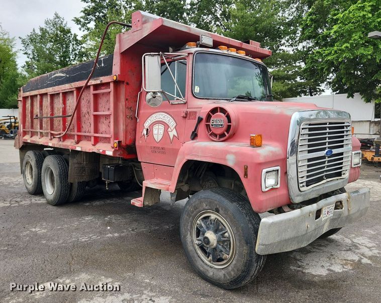 image for item LX9580 1995 Ford LNT8000  dump truck