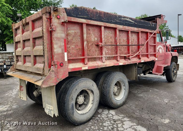 image for item LX9580 1995 Ford LNT8000  dump truck