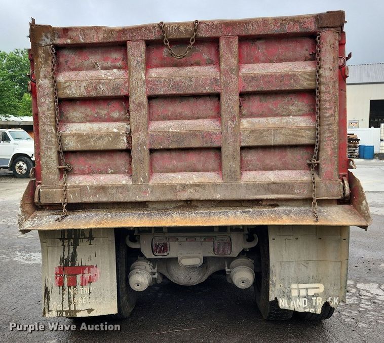 image for item LX9580 1995 Ford LNT8000  dump truck