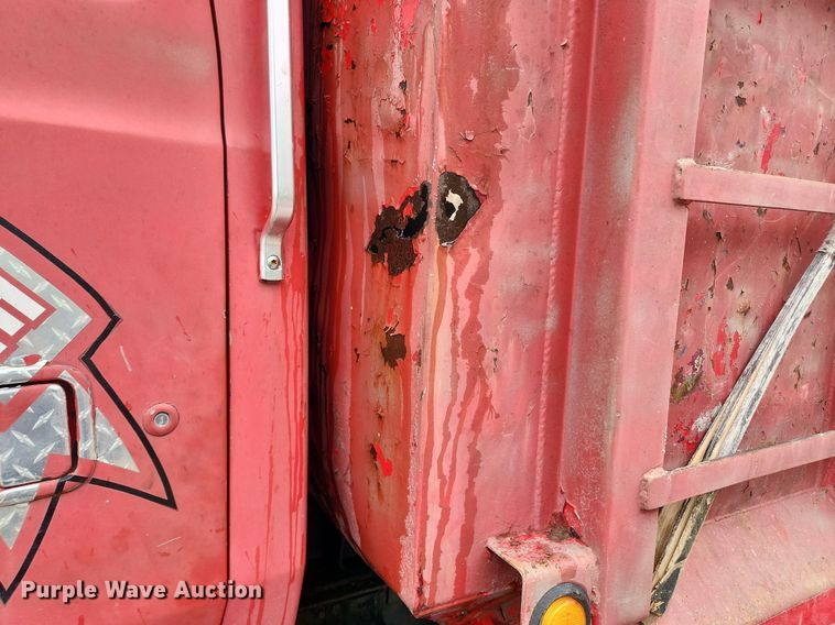 image for item LX9580 1995 Ford LNT8000  dump truck