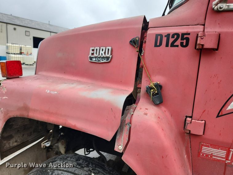 image for item LX9580 1995 Ford LNT8000  dump truck