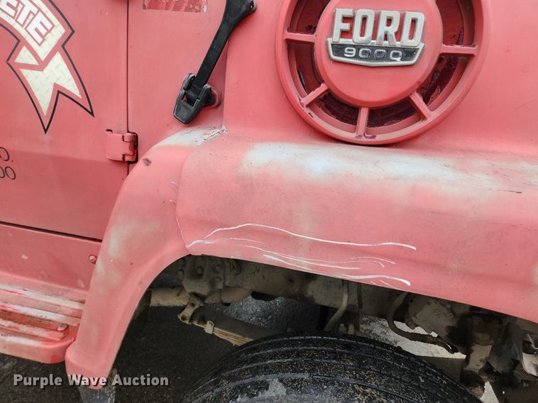 image for item LX9580 1995 Ford LNT8000  dump truck